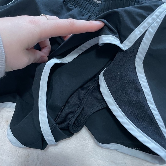 Under Armour Black Shorts - Picture 3 of 4